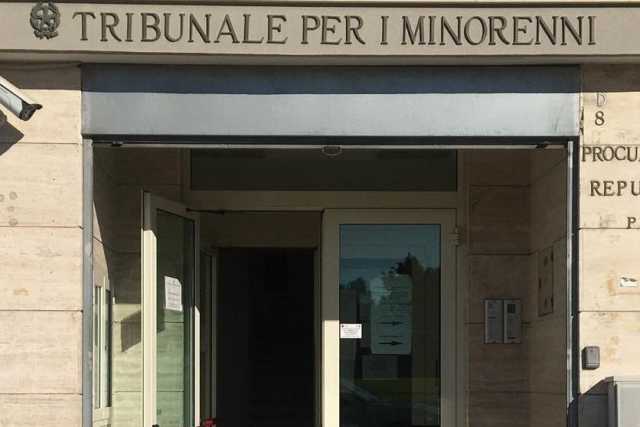Figli tolti ai genitori, il giudice minorile: �L'allontanamento � sempre l'ultima soluzione�
